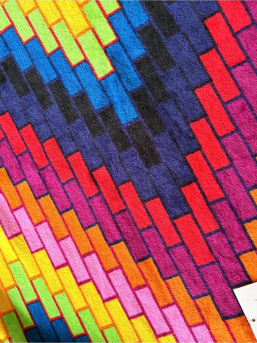 Multicolor Brick-Pattern Beach Towel - Vibrant Rainbow Design NEW